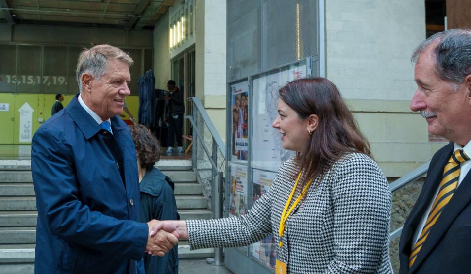 Klaus şi Carmen Iohannis au vizitat, la Paris, pavilionul României din cadrul Village de la Francophonie 927241