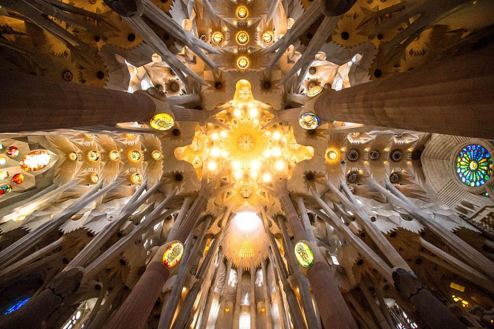 Sagrada Familia va deveni cea mai înaltă biserică din lume în 2025. Capodopera lui Gaudi va fi terminată după 143 de ani 927008