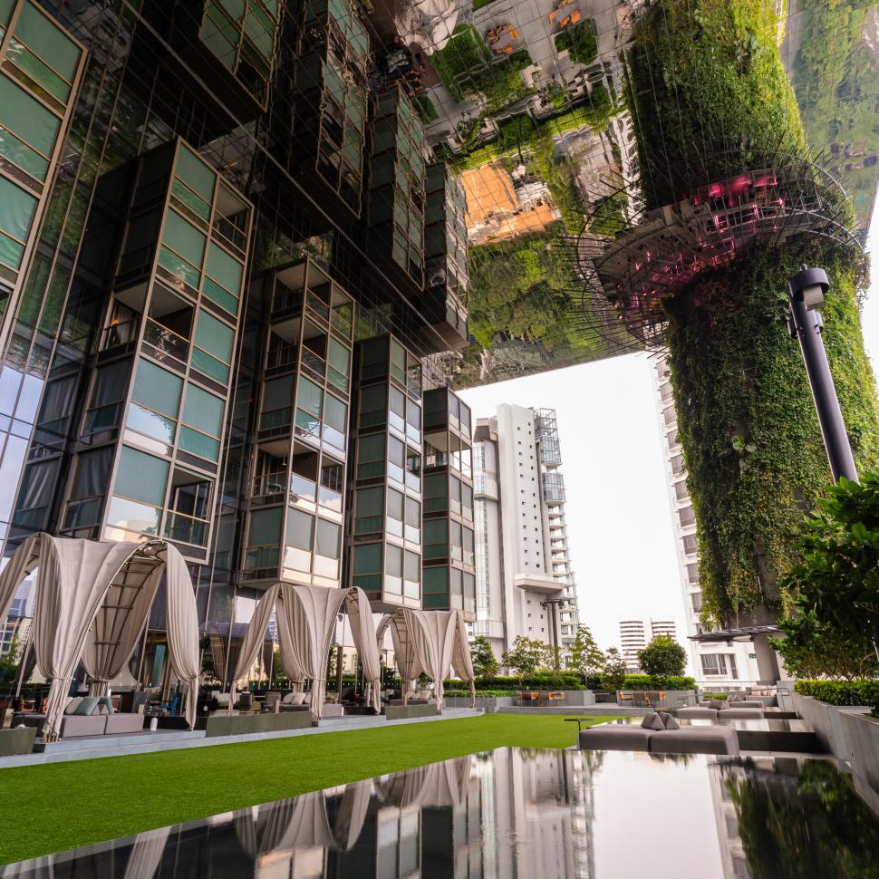 Jungla din zgârie-nori. Imagini fabuloase din cea mai frumoasă clădire înaltă din lume aflată în Singapore 927347