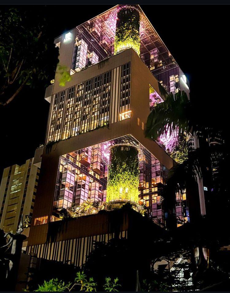 Jungla din zgârie-nori. Imagini fabuloase din cea mai frumoasă clădire înaltă din lume aflată în Singapore 927349