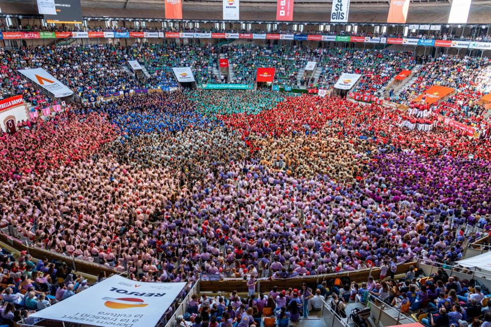 Lumea este fascinată de Castells, celebrul concurs al piramidelor umane din Spania. Cinci oameni au murit în toată istoria lui 927610