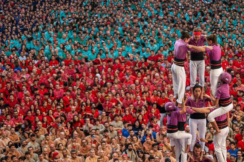 Lumea este fascinată de Castells, celebrul concurs al piramidelor umane din Spania. Cinci oameni au murit în toată istoria lui 927614