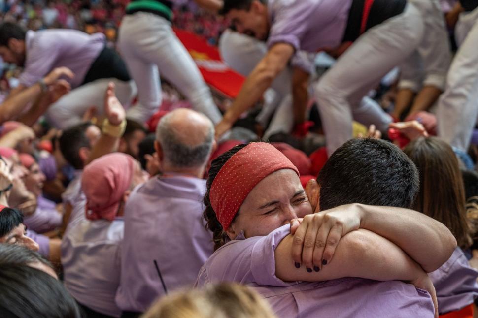 Lumea este fascinată de Castells, celebrul concurs al piramidelor umane din Spania. Cinci oameni au murit în toată istoria lui 927615
