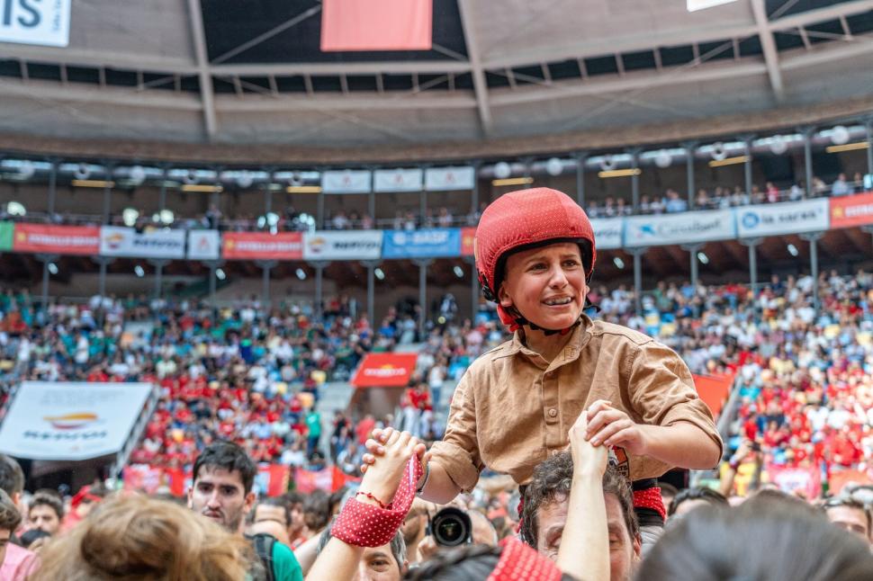 Lumea este fascinată de Castells, celebrul concurs al piramidelor umane din Spania. Cinci oameni au murit în toată istoria lui 927616