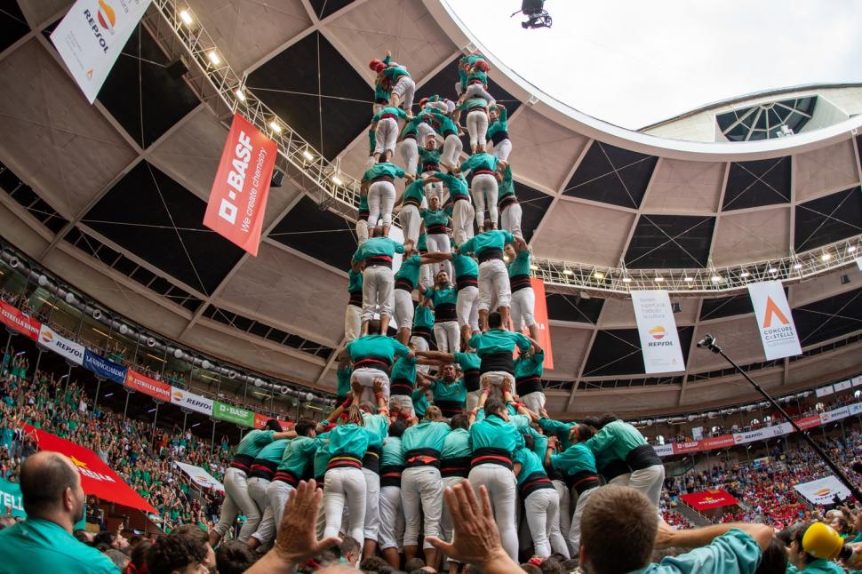 Lumea este fascinată de Castells, celebrul concurs al piramidelor umane din Spania. Cinci oameni au murit în toată istoria lui 927633