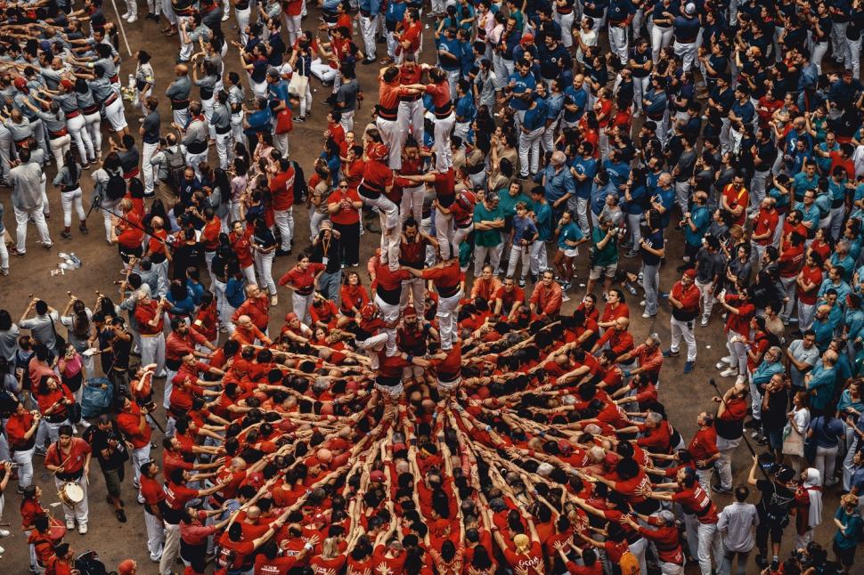 Lumea este fascinată de Castells, celebrul concurs al piramidelor umane din Spania. Cinci oameni au murit în toată istoria lui 927650