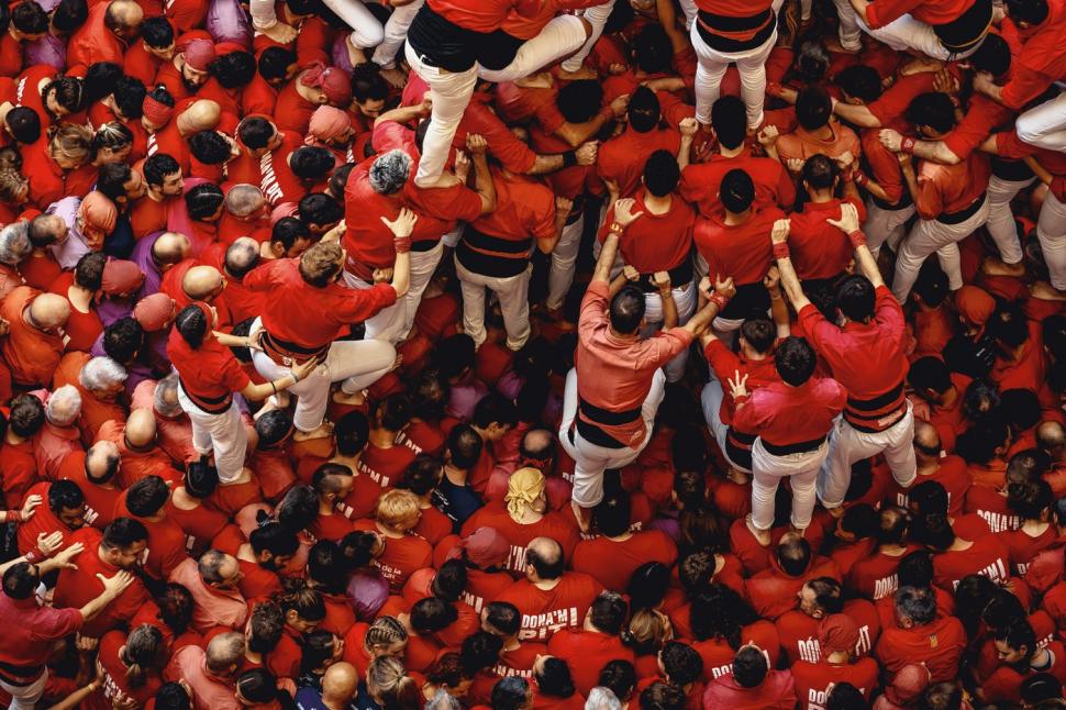 Lumea este fascinată de Castells, celebrul concurs al piramidelor umane din Spania. Cinci oameni au murit în toată istoria lui 927651