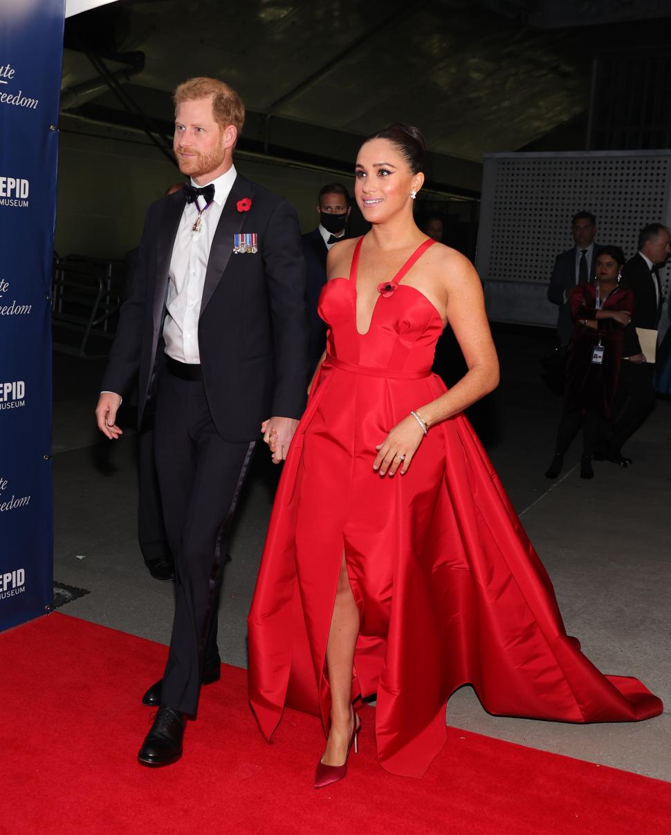 Meghan Markle, apariție surprinzătoare la o gală caritabilă. A reciclat o rochie de 6.000 de dolari pe care purtat-o în 2021 927469