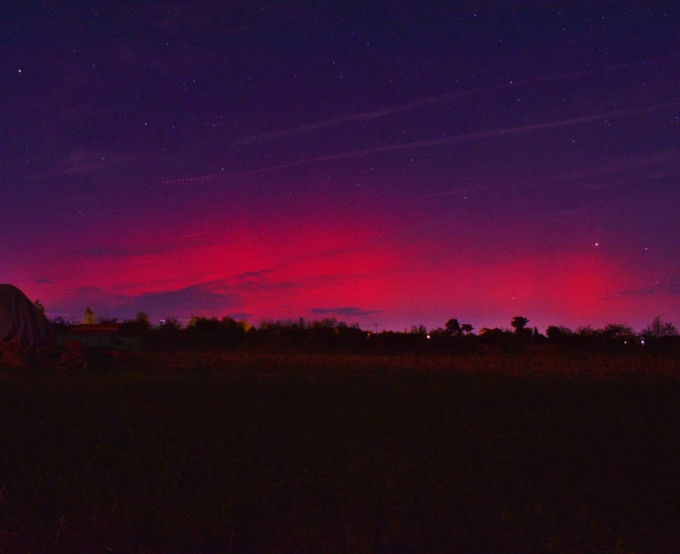 Aurora Boreală a fost vizibilă din nou pe cerul din România. Imagini cu spectacolul de culori din mai multe zone ale țării 928124