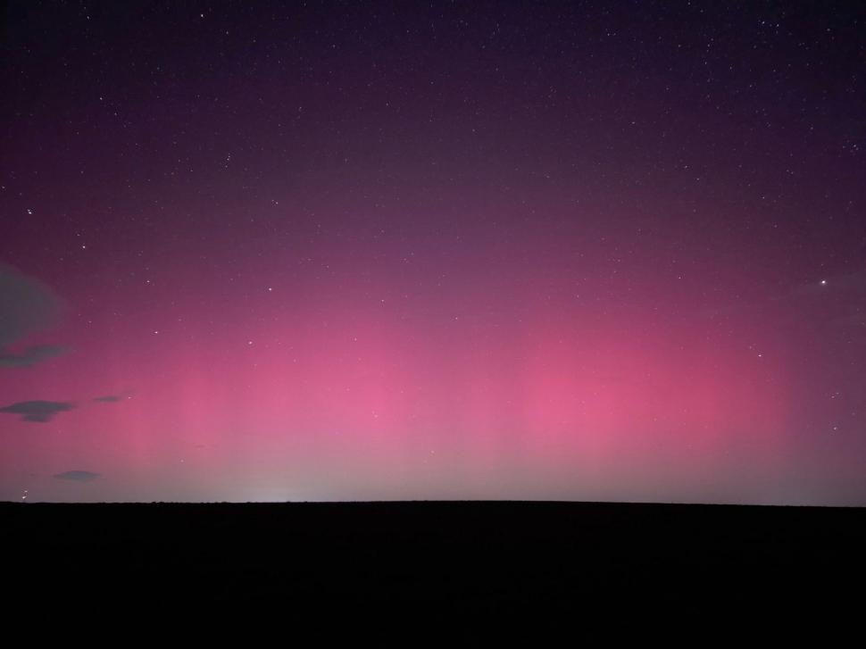 Aurora Boreală a fost vizibilă din nou pe cerul din România. Imagini cu spectacolul de culori din mai multe zone ale țării 928133