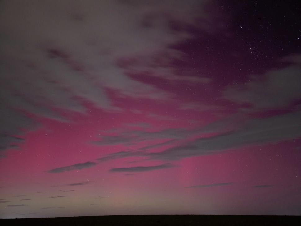Aurora Boreală a fost vizibilă din nou pe cerul din România. Imagini cu spectacolul de culori din mai multe zone ale țării 928136