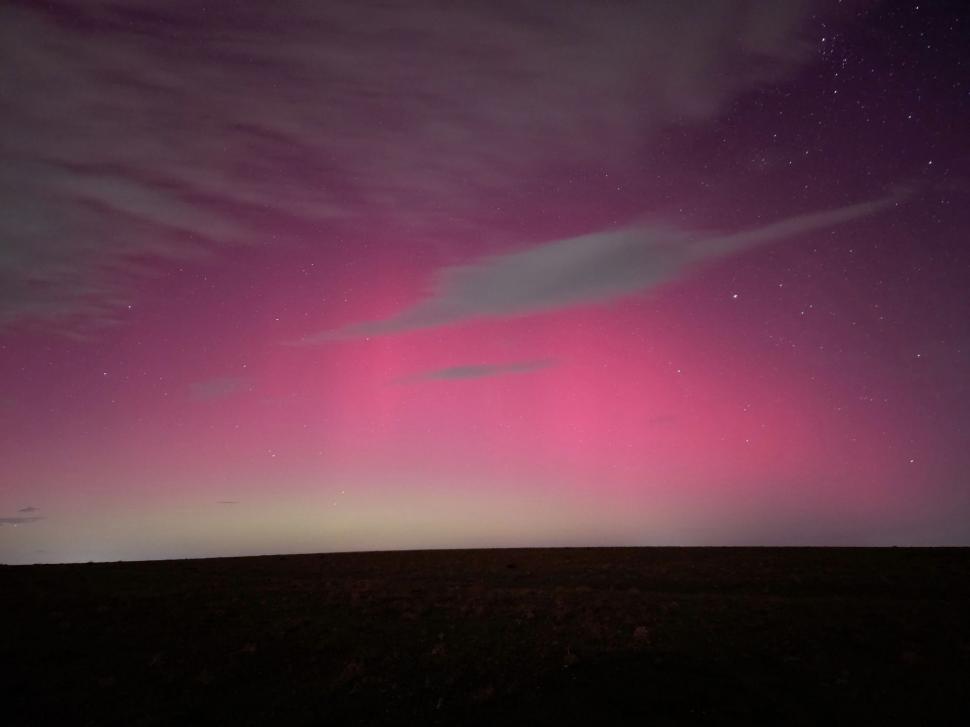 Aurora Boreală a fost vizibilă din nou pe cerul din România. Imagini cu spectacolul de culori din mai multe zone ale țării 928137