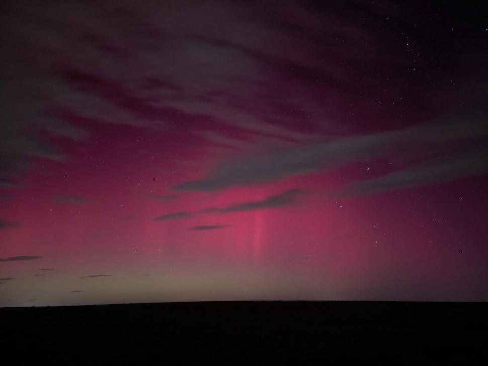 Aurora Boreală a fost vizibilă din nou pe cerul din România. Imagini cu spectacolul de culori din mai multe zone ale țării 928139