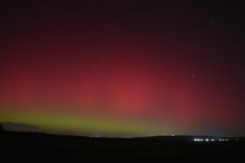 Aurora Boreală a fost vizibilă din nou pe cerul din România. Imagini cu spectacolul de culori din mai multe zone ale țării 928143
