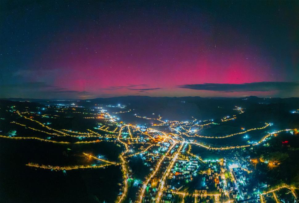 Aurora Boreală a fost vizibilă din nou pe cerul din România. Imagini cu spectacolul de culori din mai multe zone ale țării 928148