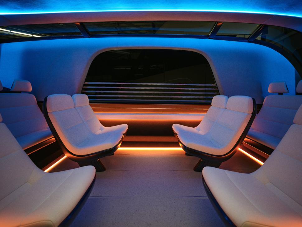 GALERIE FOTO. Elon Musk și-a prezentat noile mașini futuriste fără șofer. Ce sunt și cum arată „Robovan” și „Cyber Taxi” 928175