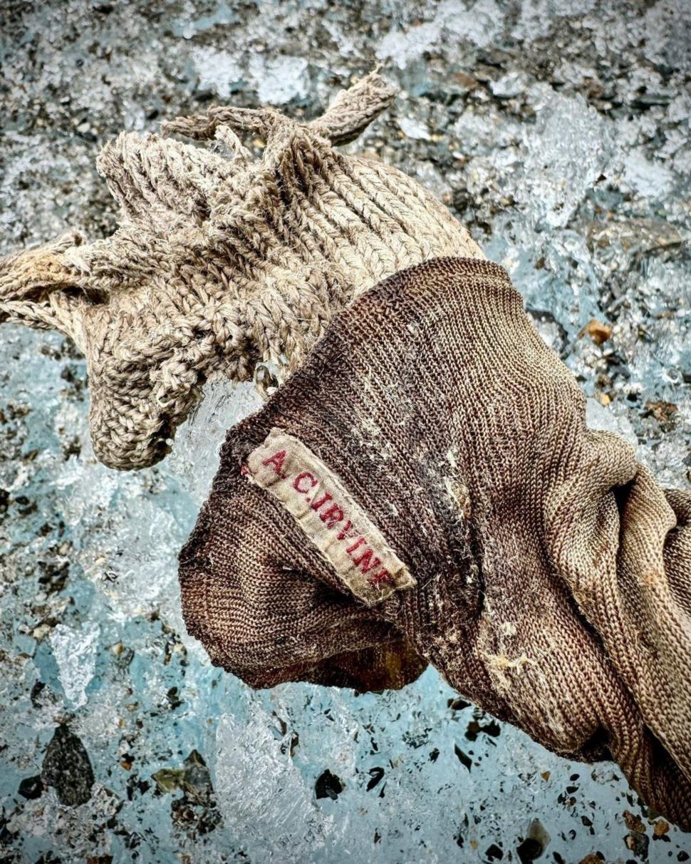 Piciorul unui alpinist dispărut acum 100 de ani a fost găsit pe Everest. Povestea misterioasă a unei expediții cu final tragic  928295