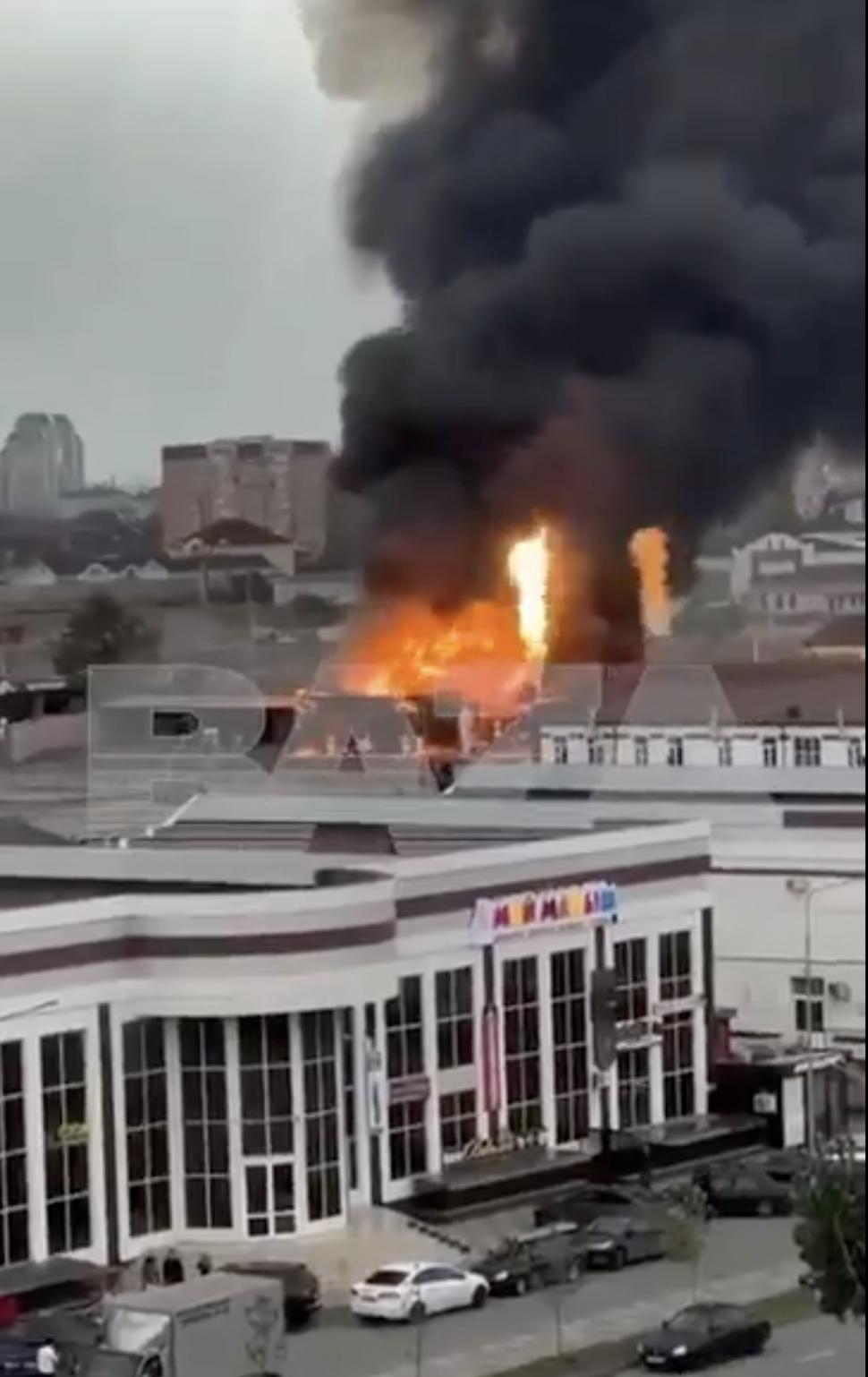 Explozie uriașă la o benzinărie din Groznîi. 4 persoane, printre care 2 copii, ar fi fost ucise 928421