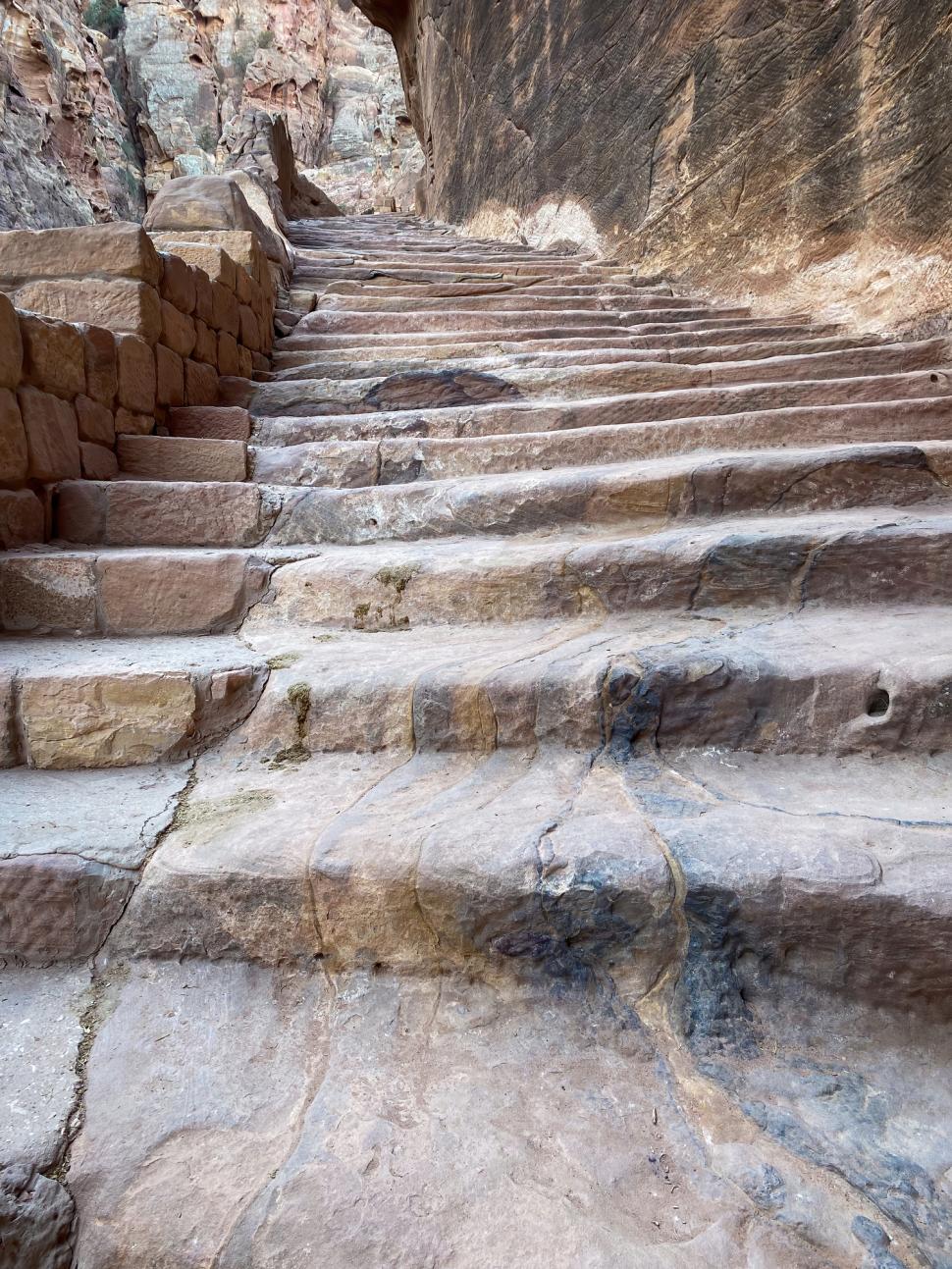 Un mormânt secret a fost descoperit sub locul de filmare „Indiana Jones” din Petra. Adevărata surpriză a fost ce s-a găsit în interior 928688