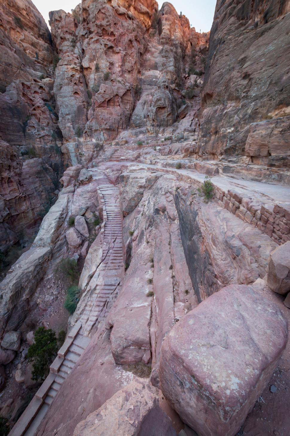 Un mormânt secret a fost descoperit sub locul de filmare „Indiana Jones” din Petra. Adevărata surpriză a fost ce s-a găsit în interior 928689