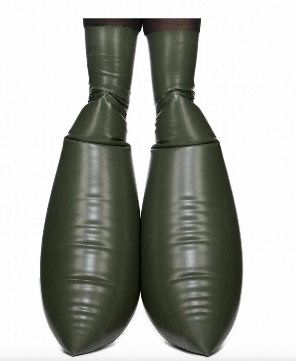Cum arată cizmele gonflabile de lux create de un designer american: Costă peste 3.500 de euro și provoacă isterie pe internet 929227
