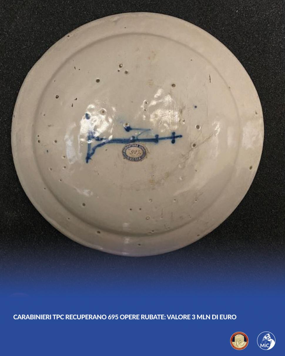 O carte rară care fusese furată a fost găsită pe un site de licitații. Polițiștii au intrat pe fir și au făcut o descoperire uluitoare 929026