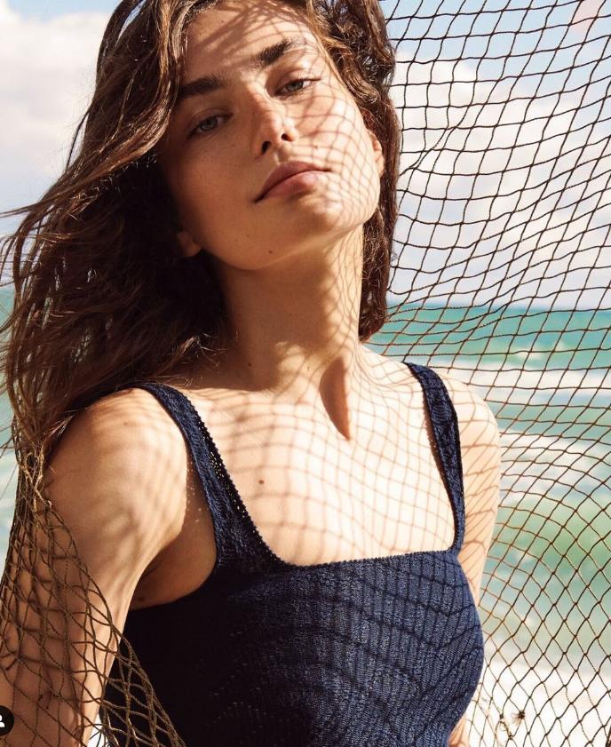 Cine este românca de la show-ul Victoria's Secret, care a defilat alături de Adriana Lima și surorile Hadid 929132