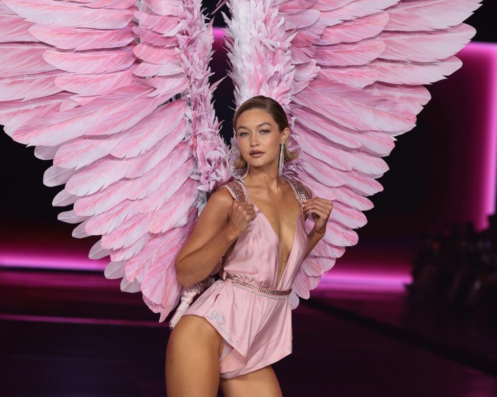 Ținutele purtate de „îngerii” de la Victoria's Secret Fashion Show 2024. Adriana Lima, apariție spectaculoasă după 6 ani de pauză 928985