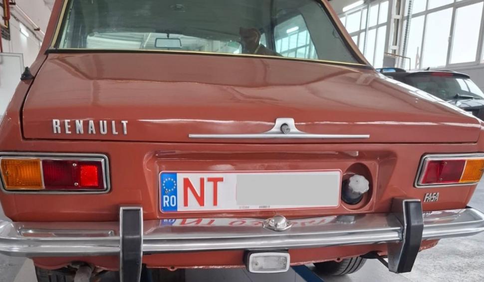Imagini de colecţie cu un FASA Renault 12 S din 1972, adus pentru inspecţie la RAR Vaslui 929377