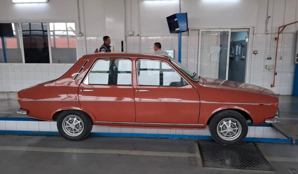 Imagini de colecţie cu un FASA Renault 12 S din 1972, adus pentru inspecţie la RAR Vaslui 929379