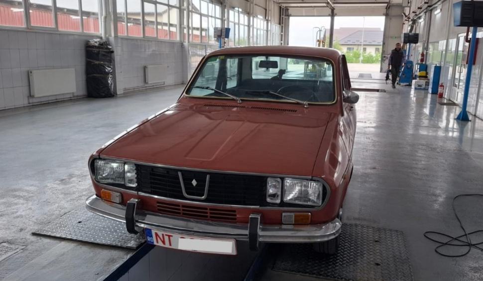 Imagini de colecţie cu un FASA Renault 12 S din 1972, adus pentru inspecţie la RAR Vaslui 929380
