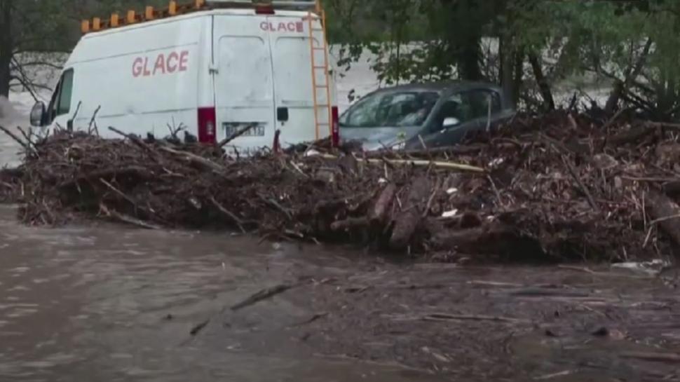 Cod roșu în Europa din cauza inundațiilor devastatoare. Străzile s-au transformat în torenți în Franța și Italia. Ce spun meteorologii 929475