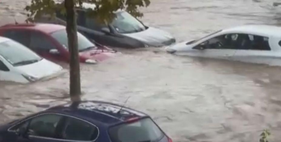 Cod roșu în Europa din cauza inundațiilor devastatoare. Străzile s-au transformat în torenți în Franța și Italia. Ce spun meteorologii 929478