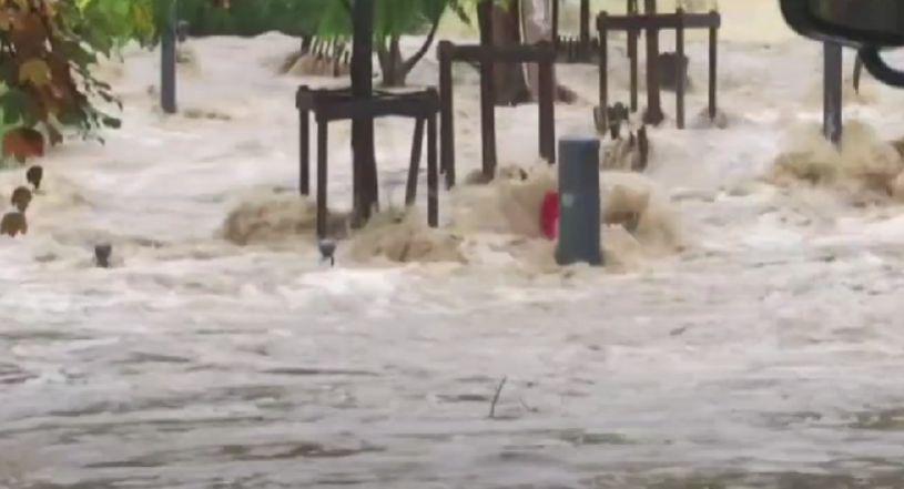 Cod roșu în Europa din cauza inundațiilor devastatoare. Străzile s-au transformat în torenți în Franța și Italia. Ce spun meteorologii 929480