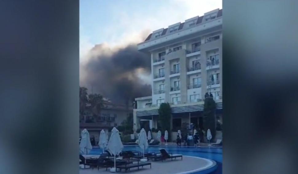 Un hotel din Turcia, plin cu turiști români, a fost cuprins de flăcări. Oamenii au fost evacuaţi cu scările de la balcon 929698