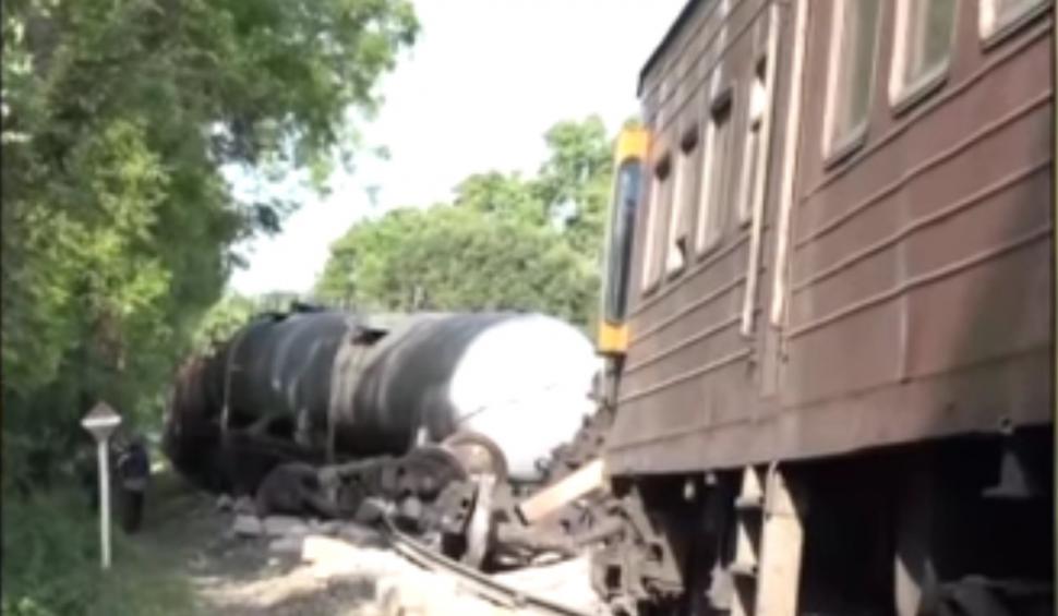 Un tren cu combustibil a deraiat după ce a lovit o turmă de elefanți sălbatici 929732
