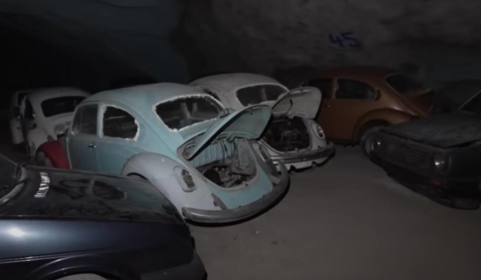 Zeci de maşini de colecţie au fost descoperite în tunelurile unei mine abandonate din Elveţia 929811