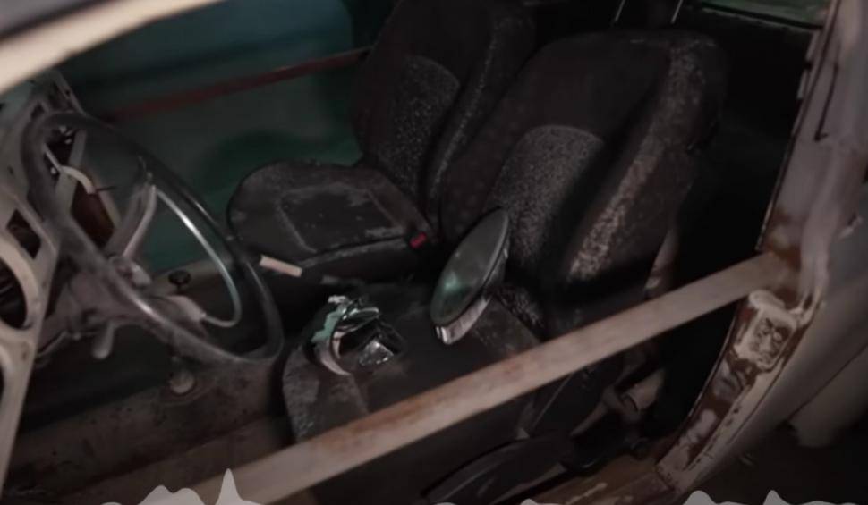 Zeci de maşini de colecţie au fost descoperite în tunelurile unei mine abandonate din Elveţia 929812