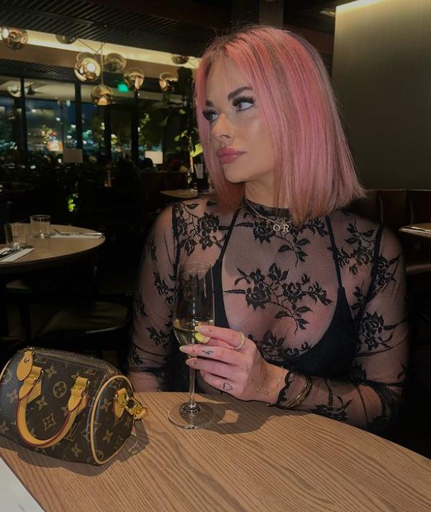 O femeie face bani depistându-i pe bărbații care își înșală partenerele. Ce face un „tester de fidelitate” și cât câștigă pe lună 930047