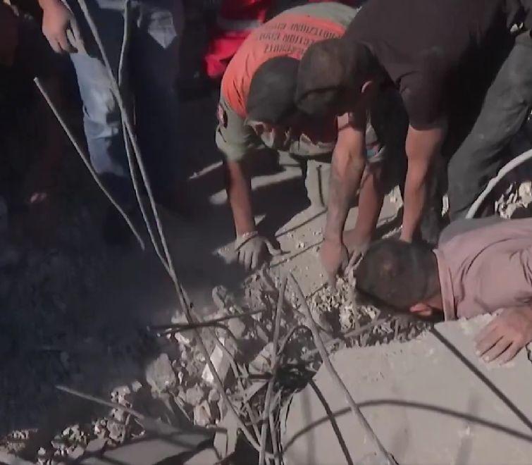 Cum arată zona spitalului Rafik Hariri din Beirut, după bombardamentul Israelului. Cel puțin 18 oameni au murit 930344