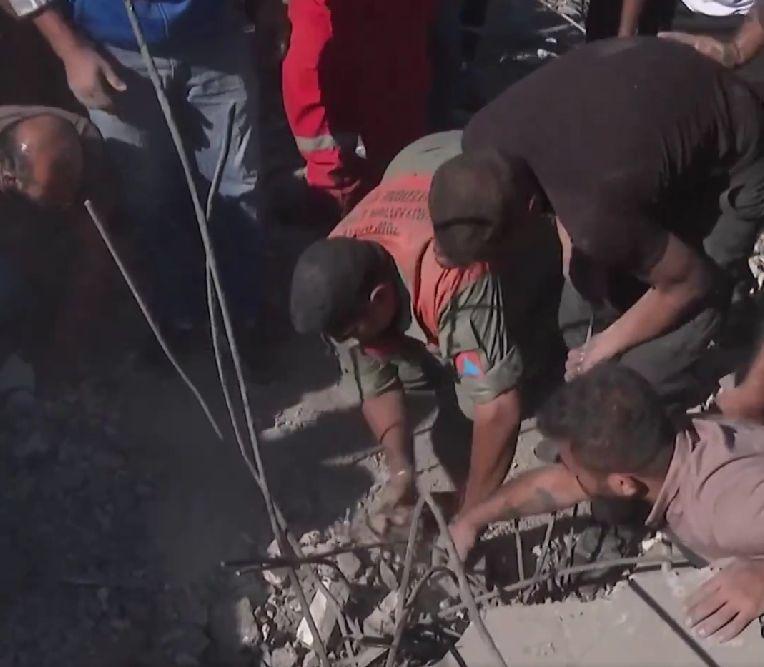 Cum arată zona spitalului Rafik Hariri din Beirut, după bombardamentul Israelului. Cel puțin 18 oameni au murit 930345