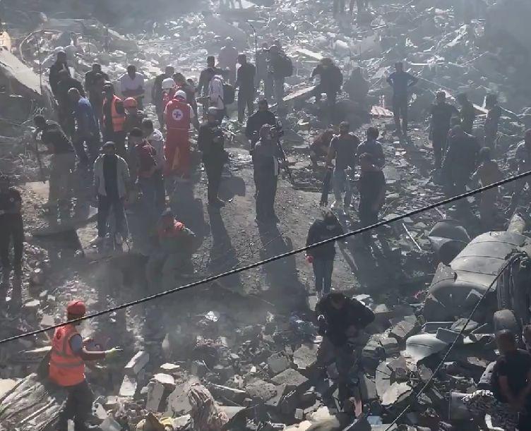 Cum arată zona spitalului Rafik Hariri din Beirut, după bombardamentul Israelului. Cel puțin 18 oameni au murit 930350