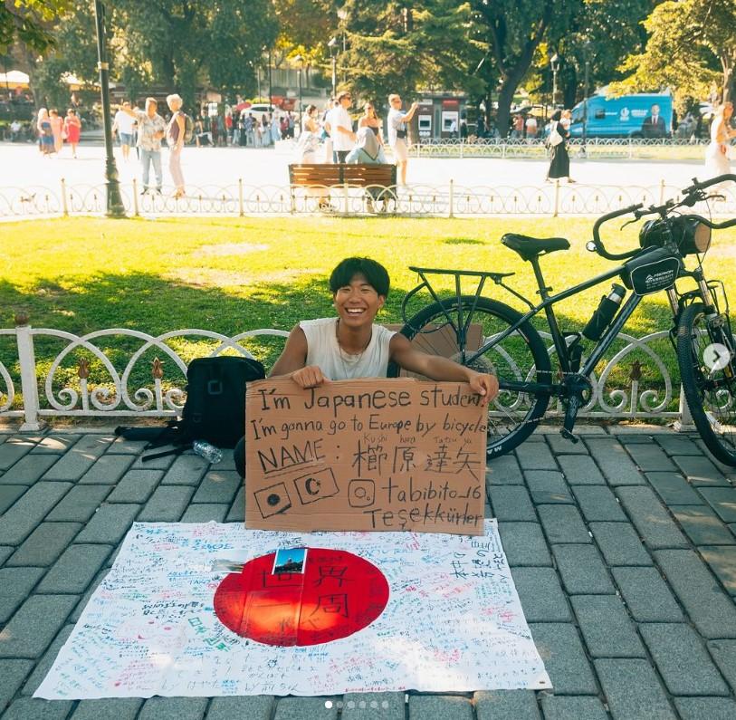 După ce a traversat fără probleme 12 ţări din întreaga lume, un tânăr influencer japonez a fost bătut şi jefuit la Milano 930123