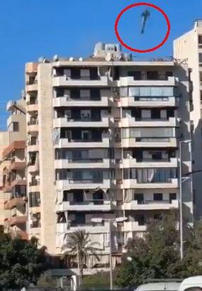 Momentul în care o bombă israeliană spulberă două clădiri în Beirut, în plină zi. Lovitura a fost analizată de CNN cadru cu cadru 930385