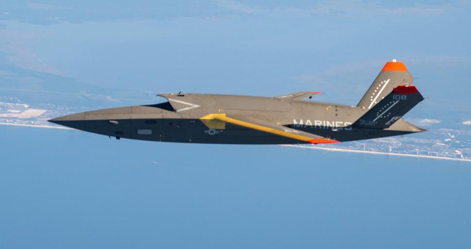 Cea mai performantă dronă a fost testată cu succes de Marina SUA. Avionul fără pilot Valkyrie a fost conectat la avioanele F-35 930847