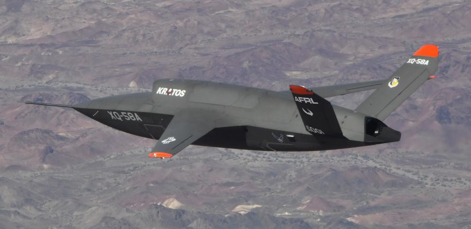 Cea mai performantă dronă a fost testată cu succes de Marina SUA. Avionul fără pilot Valkyrie a fost conectat la avioanele F-35 930851