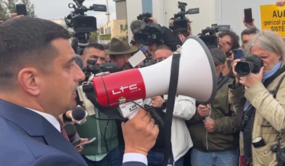 George Simion şi-a dus oamenii în faţa BEC să protesteze faţă de excluderea membrilor din secţiile de vot din diaspora 930836