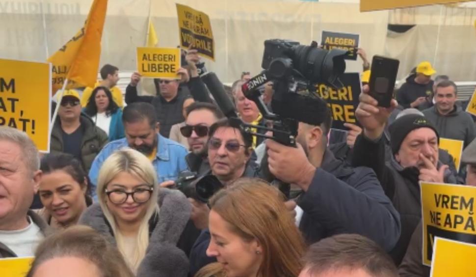 George Simion şi-a dus oamenii în faţa BEC să protesteze faţă de excluderea membrilor din secţiile de vot din diaspora 930837
