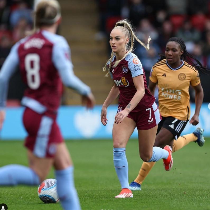 Vila unui celebru fotbalist a fost jefuită în timp ce acesta se afla pe teren. Hoţii au plecat cu bunuri în valoare de 500.000 de euro 929888