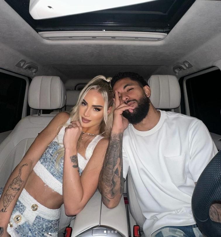 Vila unui celebru fotbalist a fost jefuită în timp ce acesta se afla pe teren. Hoţii au plecat cu bunuri în valoare de 500.000 de euro 929890